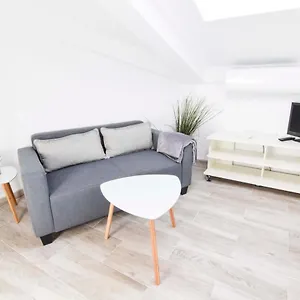 https://letmalaga-apartment-bishop-orchard.hotelsinnerja.org